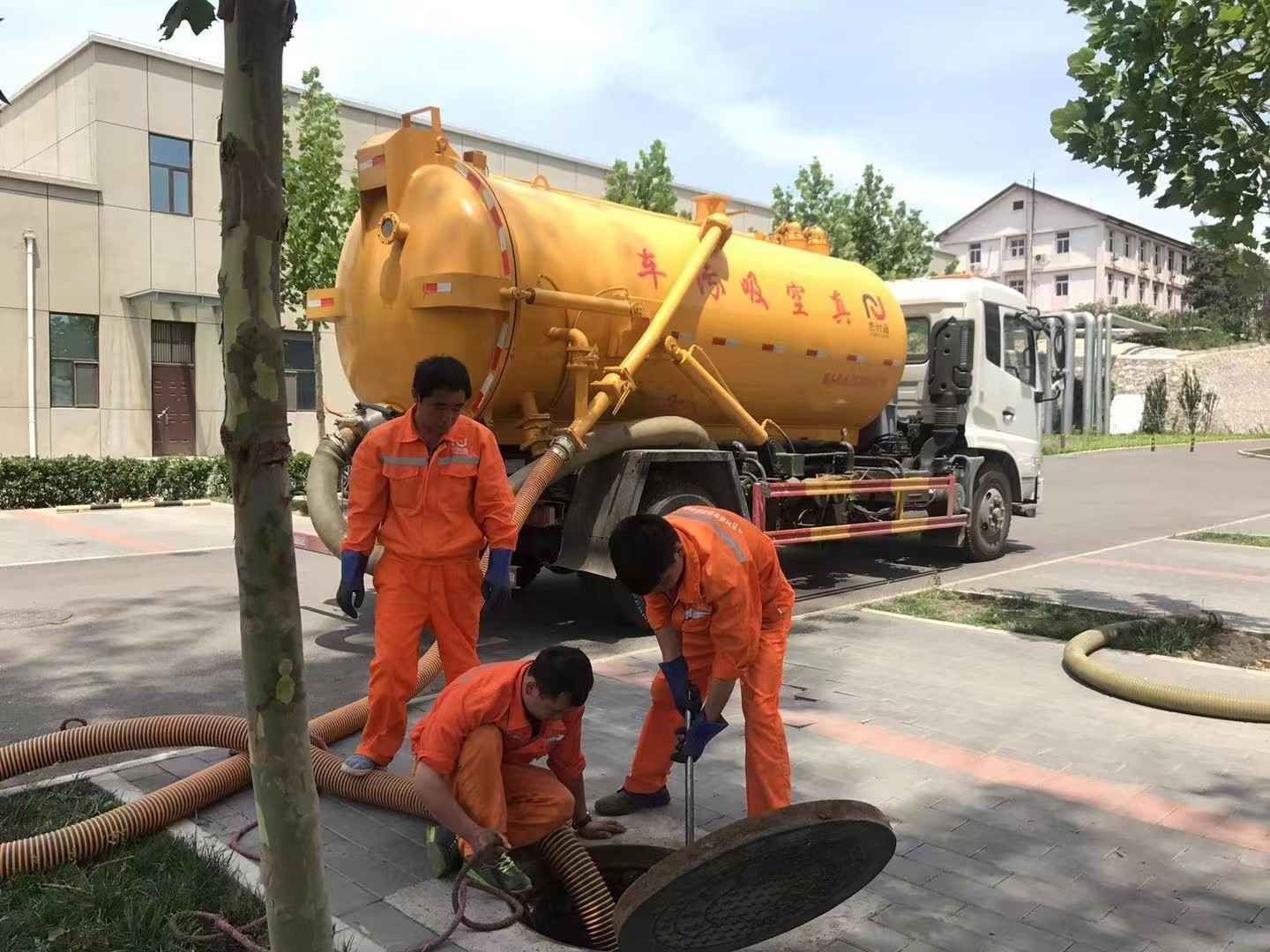 浑江化粪池清理与5-8吨吸粪车施工效率分析